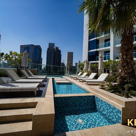 Sleek Studio In Prive With Stunning Canal View Dubai Exteriör bild