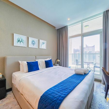 Sleek Studio In Prive With Stunning Canal View Dubai Exteriör bild