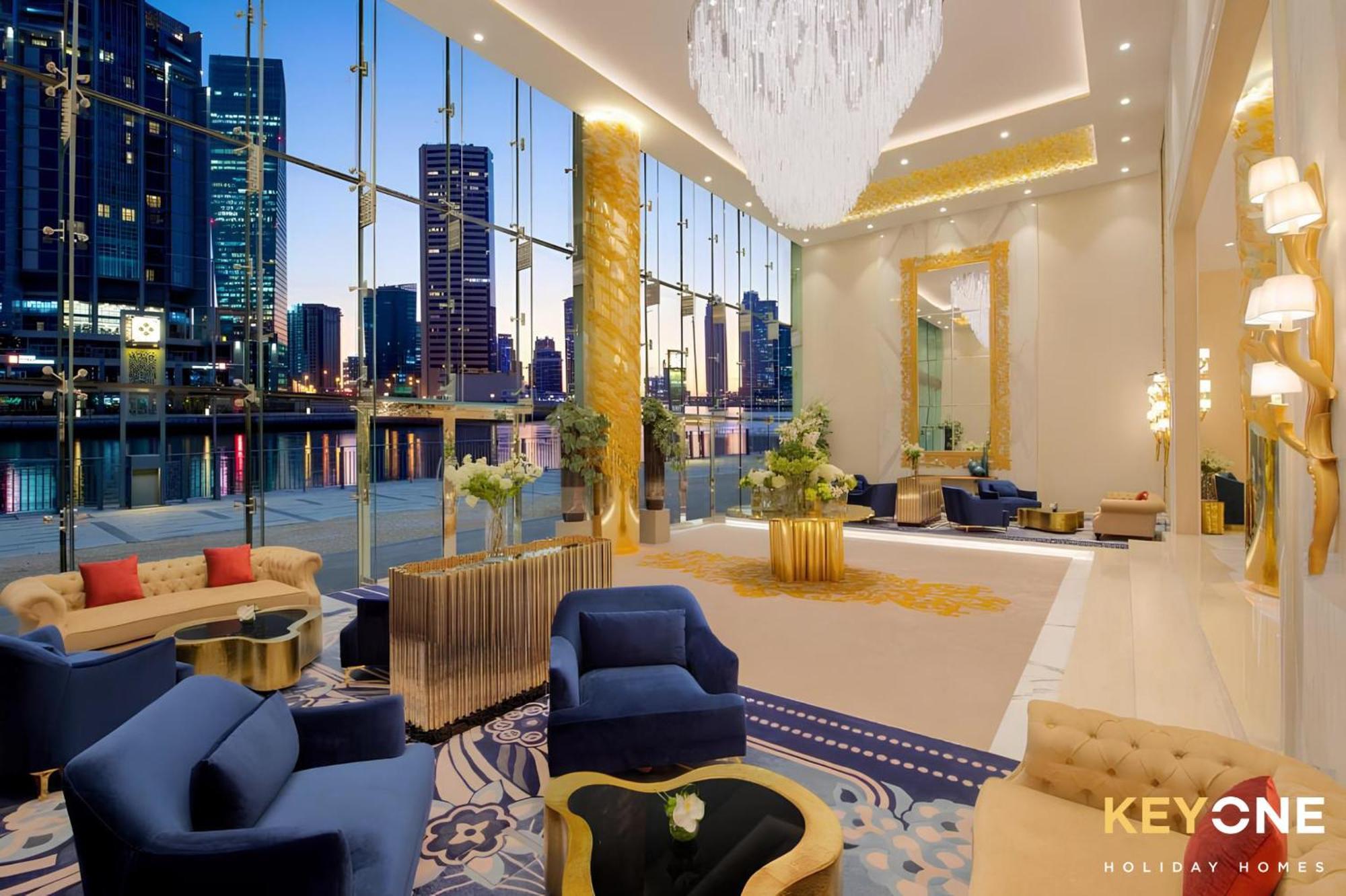 Sleek Studio In Prive With Stunning Canal View Dubai Exteriör bild