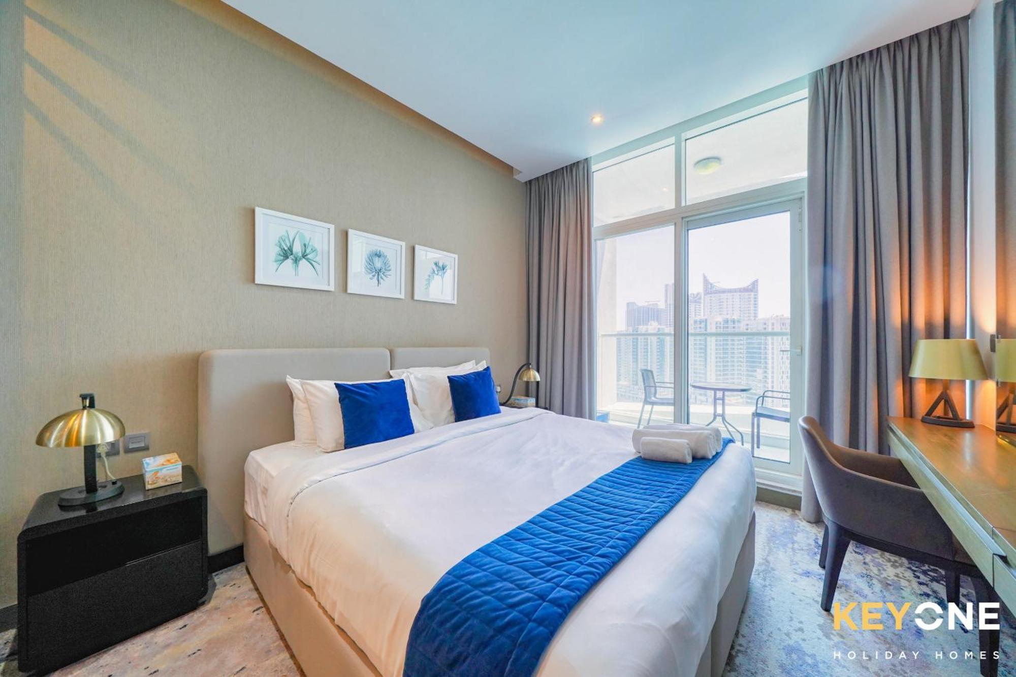 Sleek Studio In Prive With Stunning Canal View Dubai Exteriör bild